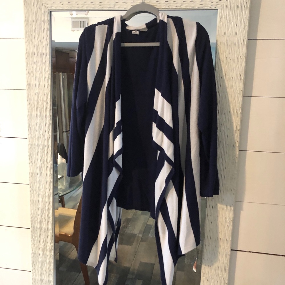 🎉5 for $25 sale🎉cute flutter/wrap sweater